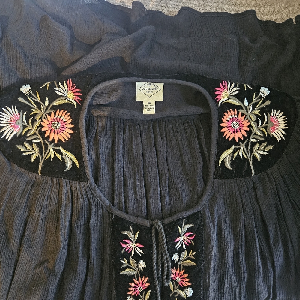 St. John's Bay Boho Blouse 🖤